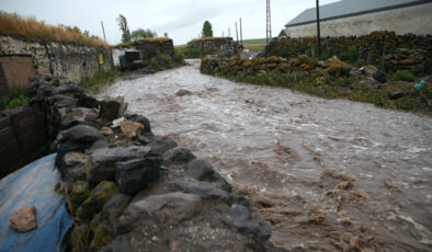 Kars’ta sel felaketi: Hayvanlar telef oldu, konut ve araçlar ziyan gördü