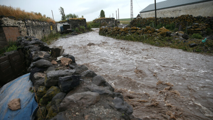 Kars’ta sel felaketi: Hayvanlar telef oldu, konut ve araçlar ziyan gördü