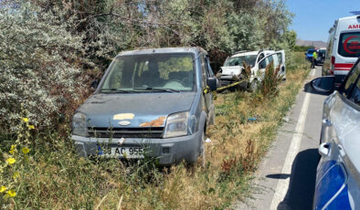 Kayseri’de park halindeki araca çarptı: 1 meyyit 8 yaralı