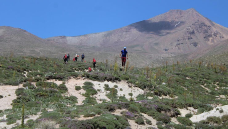Kayseri’de yaralanan 2 dağcı mahsur kaldı