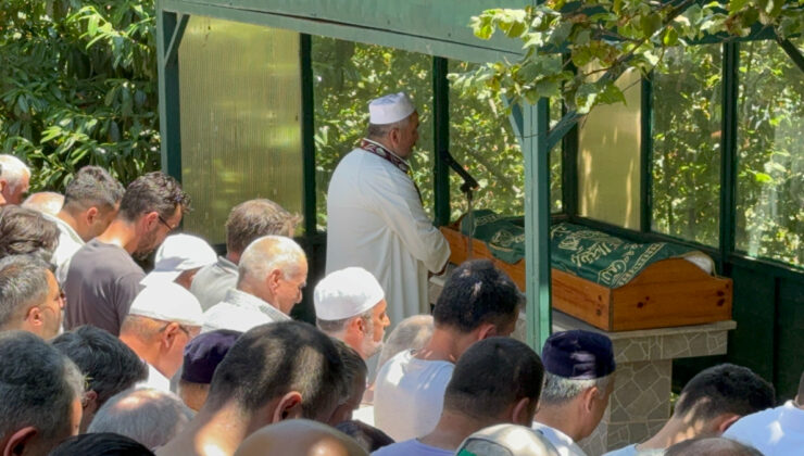 Kocaeli’de engelli kızını boğulmaktan kurtaran baba son seyahatine uğurlandı