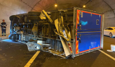 Kocaeli’de iki araç tünel içinde çarpıştı: 3 yaralı