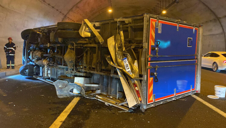 Kocaeli’de iki araç tünel içinde çarpıştı: 3 yaralı