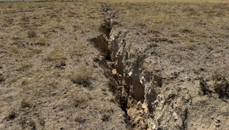 Konya’daki yüzey yarıkları mahalle ahalisini huzursuz ediyor