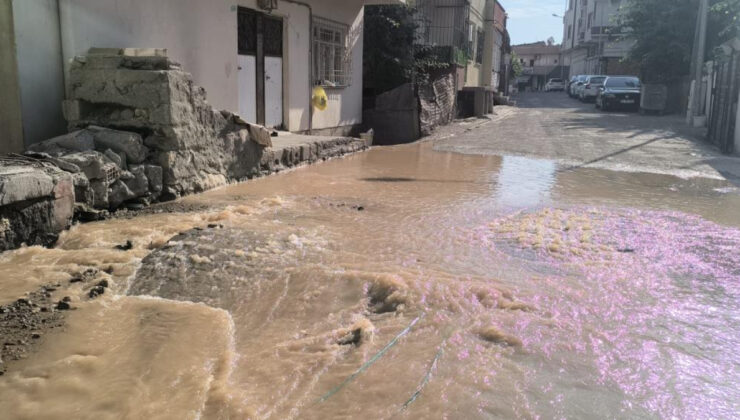 Kurtalan’da içme suyu sınırı patladı: Çarşıyı su bastı