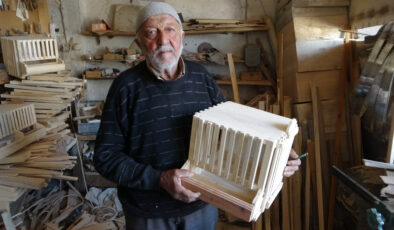 Malatya’da yaşına karşın çalışan marangoz ustasının azmi dikkat çekiyor