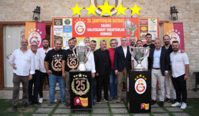 Manisa’da Galatasaraylılardan ikili kupalı kutlama