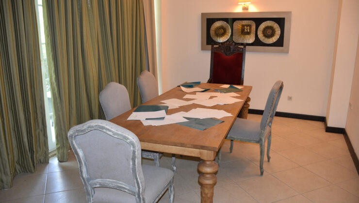 Marmaris’te 15 Temmuz’da darbecilerin ziyan verdiği otel odasındaki izler korunuyor