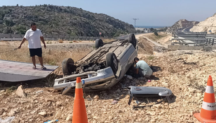 Mersin’de araba karşı şeride geçip takla attı: 1 meyyit, 1 yaralı