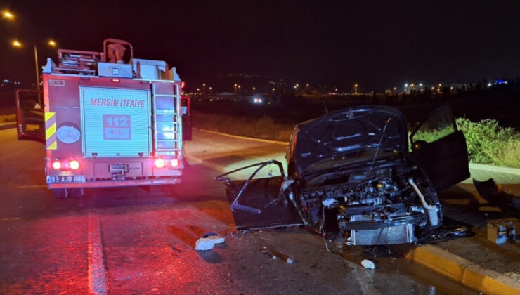 Mersin’de araba refüje çarptı: 2 yaralı