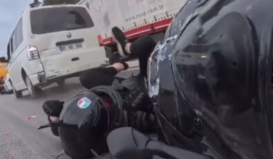Mersin’de motosikletlilerin kaza anları kamerada