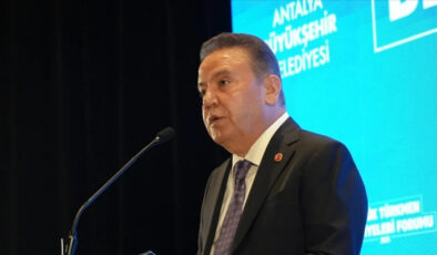 Muhittin Böcek süreksiz olarak misyonundan uzaklaştırıldı