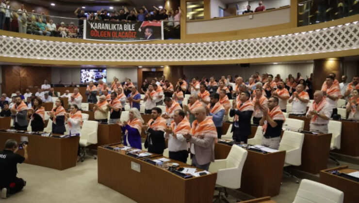 Muhittin Böcek’in tutuklanması sonrası Antalya belediye meclisinde gerginlik