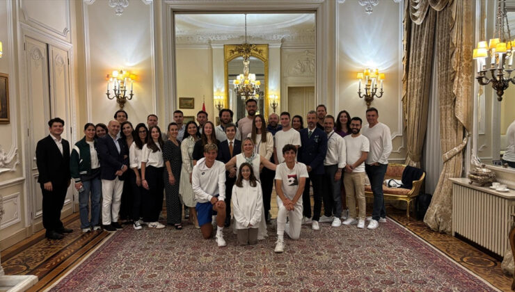 Osman Koray Ertaş, Wimbledon’da çaba eden Türk atletleri konutunda ağırladı