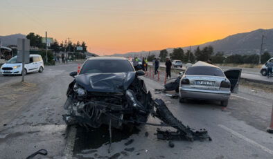 Osmaniye’deki kazada iki araba çarpıştı