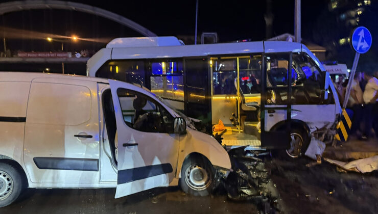 Rize’de minibüs ile hafif ticari araç çarpıştı: 10 yaralı