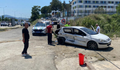 Samsun’da polis otosuyla araba çarpıştı: 2 polis 1 asker yaralandı