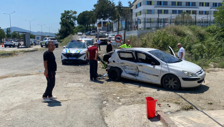 Samsun’da polis otosuyla araba çarpıştı: 2 polis 1 asker yaralandı