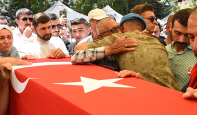 Şehit Piyade Kontratlı Er Özkan Özkanlı’ya acı veda: Silah arkadaşı, gözyaşlarını tutamadı