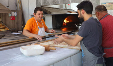 Sivas’ta 250 derecede çalışan fırın ustaları hava sıcaklıklarından etkilenmiyor