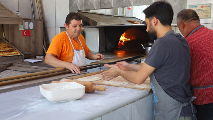 Sivas’ta 250 derecede çalışan fırın ustaları hava sıcaklıklarından etkilenmiyor