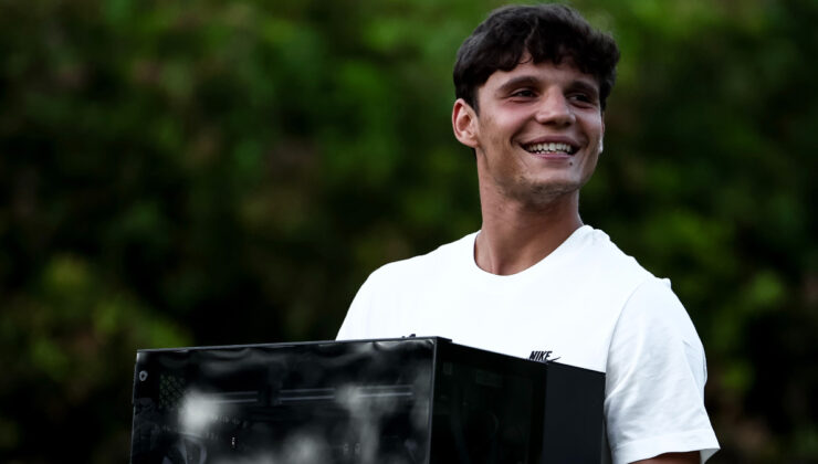 Sporting Lisbon’un genç oyuncusu kampa bilgisayar kasasıyla geldi