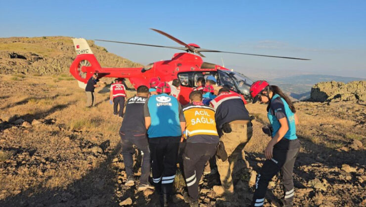 Tunceli’de kayalık alanda ayağını kıran vatandaş için ambulans helikopter havalandı