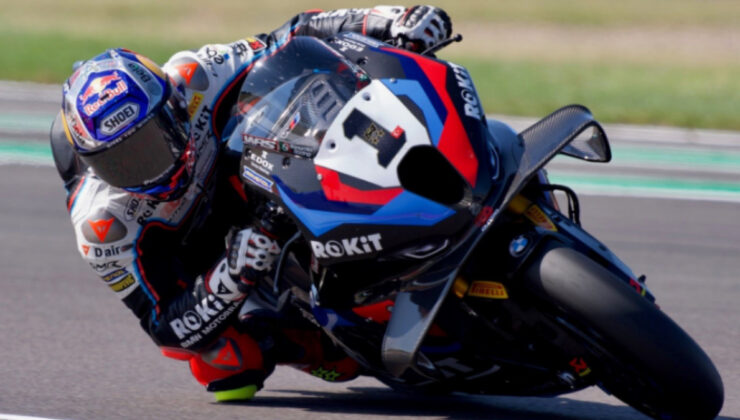 Ulusal motosikletçi Toprak Razgatlıoğlu, İngiltere’de 3 yarışı da kazandı