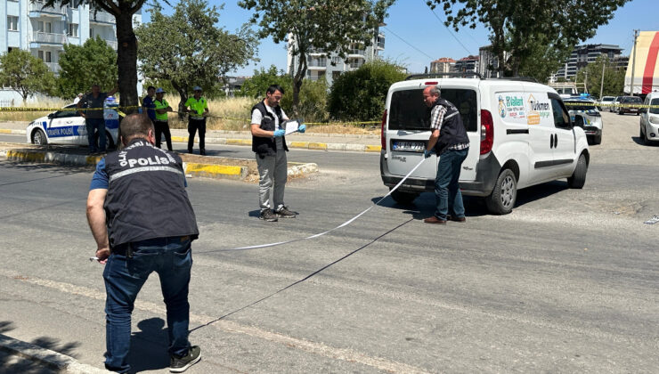 Uşak’ta motosiklet ile hafif ticari araç çarpıştı: 1 meyyit