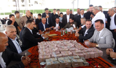 Van’da bir aşiret düğününde 7,5 milyon para, 1,5 kilo altın takıldı