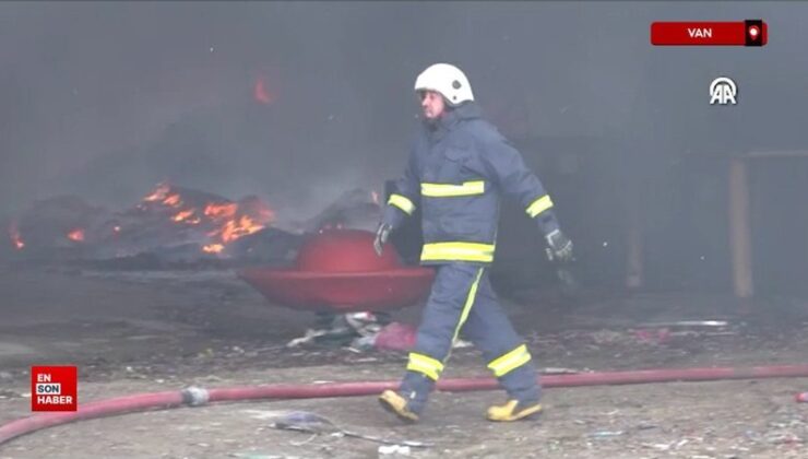 Van’da geri dönüşüm tesisinde çıkan yangın söndürüldü