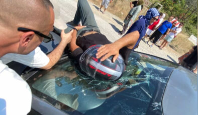 Yalova’da arabanın çarptığı motosikletin şoförü, düştüğü aracın üzerinde ambulans bekledi