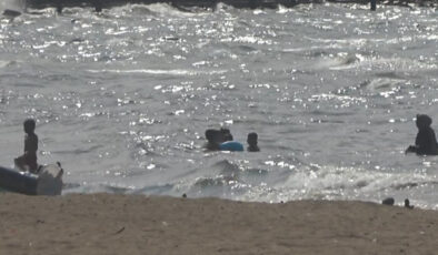 Yalova’da denizde boğulma tehlikesi geçiren çocuğu vatandaşlar kurtardı