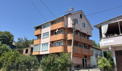 Zonguldak’ta eşini bıçaklayarak öldürdü