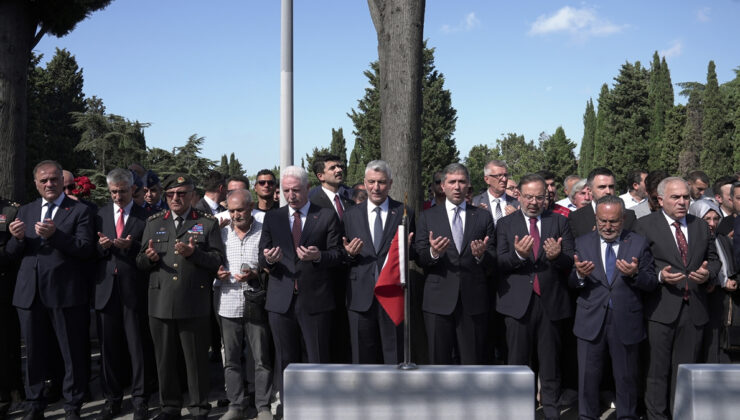 15 Temmuz şehitleri, İstanbul’da kabirleri başında anıldı