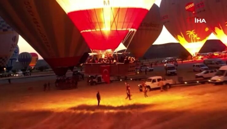 15 Temmuz’un yıl dönümünde Kapadokya semalarında manalı uçuş