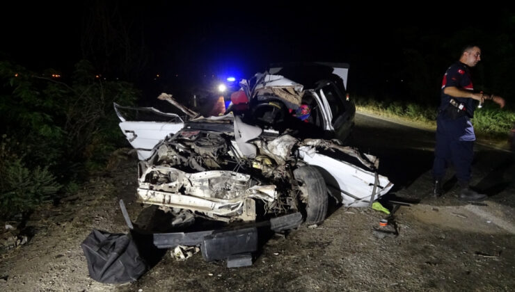 Adana’da araba ile kamyonet çarpıştı: 2’si ağır 4 yaralı