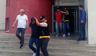 Adana’da kendilerini polis olarak tanıtıp, 4 milyon 250 bin TL dolandırdılar