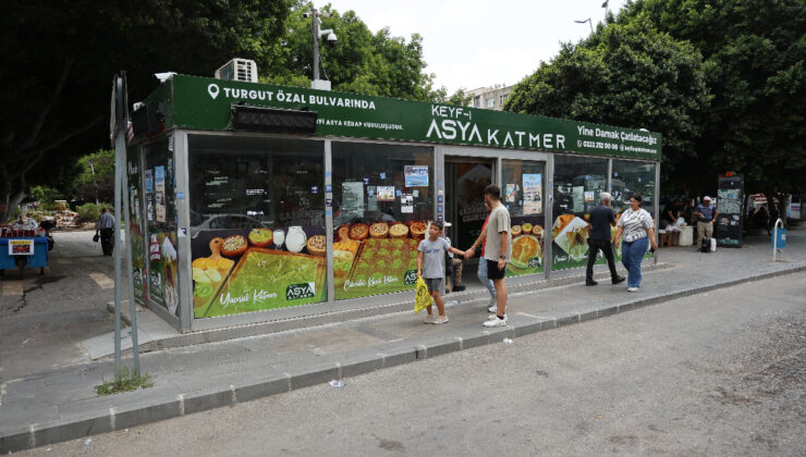 Adana’da otobüs duraklarındaki klimaların iptal edilmesi vatandaşları isyan ettirdi