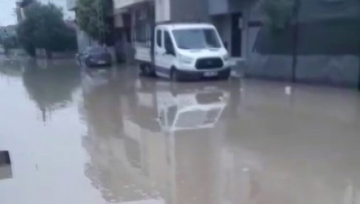 Adana’da üç günde ikinci sefer su borusu patladı: Mahalle sular altında kaldı