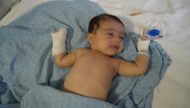 Adıyaman’da hemşire serumu makasla çıkarırken bebeğin parmağını kesti