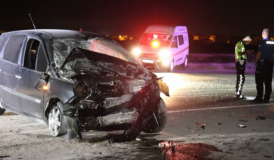 Aksaray’da araba duvara çarptı: Şoför hayatını kaybetti