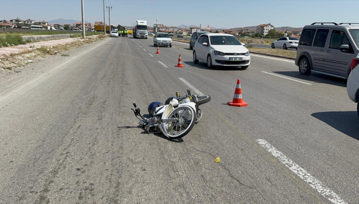 Aksaray’da ‘dur’ ihtarına uymayan motosikletli, polise çarptı