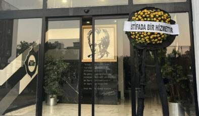 Altay taraftarından siyah çelenkle protesto!