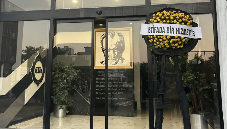 Altay taraftarından siyah çelenkle protesto!