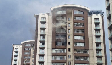 Ankara’da 14 katlı binada çıkan yangında mahsur kalan anne ve oğlu kurtarıldı