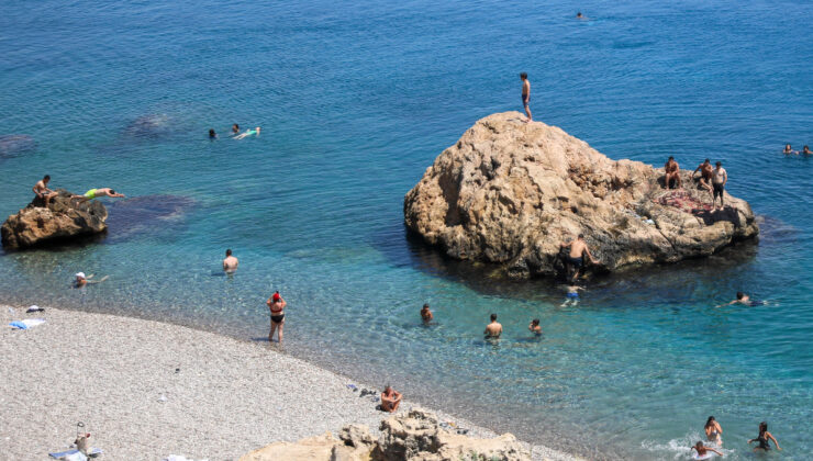 Antalya’da 95 yılın en sıcak Temmuz günü yaşandı
