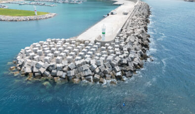 Antalya’da denize giren 9 yaşındaki çocuk hastanelik oldu