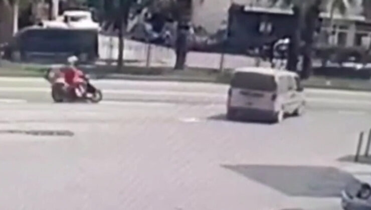Antalya’da hafif ticari araçla çarpışan motosikletin şoförü yaralandı