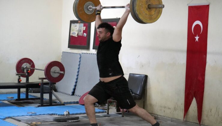 Antalya’da halter şampiyonu Mehmet, Avrupa Şampiyonası’na hazırlanıyor